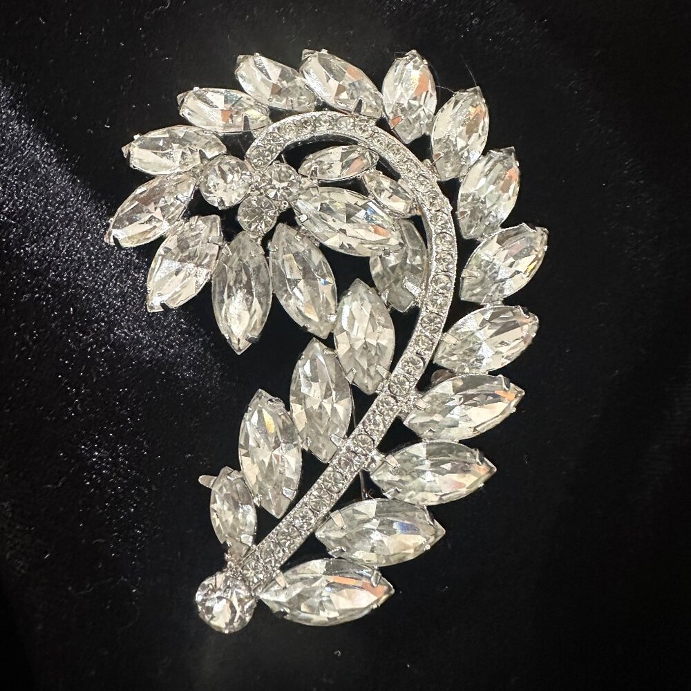 SIGNED WEISS Vintage Brooch Designer Rare Retro Collectible Pin Costume Jewelry